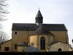 Vue de l'arrière du cimetière.