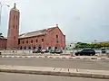 Cathédrale Notre-Dame de Cotonou vue depuis la route