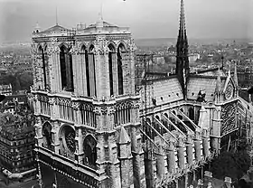 Notre-Dame de Paris dans les années 1950.