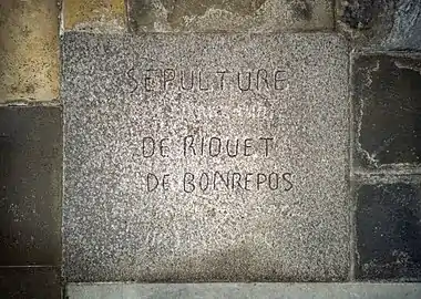 Entrée scellée de la crypte Pierre-Paul Riquetcathédrale Saint-Étienne de Toulouse.