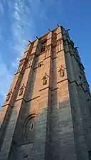 L'unique tour de la cathédrale