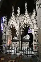 Monument à saint Yves en la cathédrale de Tréguier.