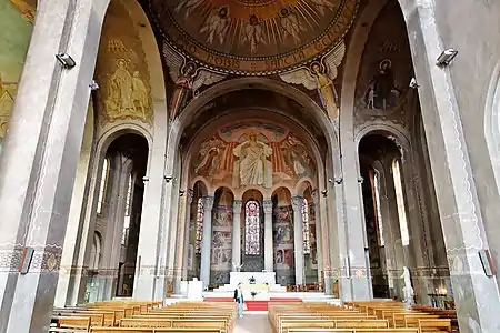 Intérieur, avec les fresques réalisées sous la direction de Paul Baudoüin.