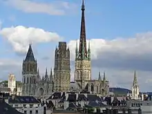 Photo de la cathédrale prise depuis l'Opéra de Rouen