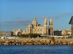 La cathédrale depuis la Méditerranée.