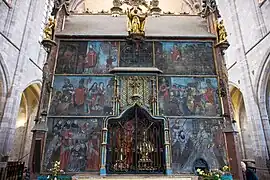 Le mausolée de saint Bertrand avec ses peintures du XVIIe siècle.