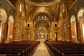 Intérieur de la cathédrale Saint-Louis de Saint-Louis (États-Unis).