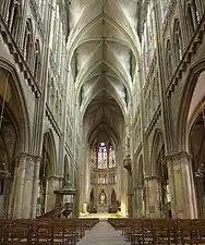 Nef et chœur de la cathédrale Saint-Étienne.