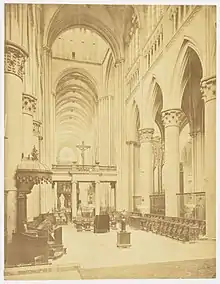 Photo du chœur prise en 1884 avant la suppression du jubé