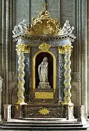 Chapelle Notre-Dame de Pitié : statue de la Vierge de douleur de Jean-Baptiste Dupuis.