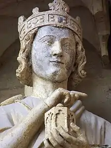 Le visage du deuxième roi-mage porte des traces de polychromie.