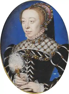 Peinture figurant une dame de trois-quart face habillée de noir, avec de nombreux bijoux, devant un fond bleu