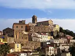 La cathédrale de Patti sur les hauteurs de la ville.