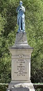 Poilu au repos (monument aux morts)