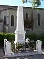 Le monument aux morts à proximité de l'église (octobre 2015).