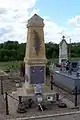 Le monument aux morts dans le cimetière de l'église (mai 2012)