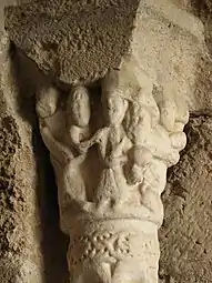 Portail nord de l'abbatiale : chapiteau représentant une Annonciation et une Nativité