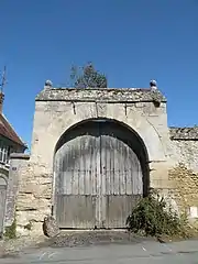 Porte de ferme, rue du Chateau rouge.