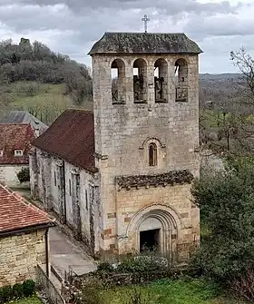 Vue de l'église depuis la route