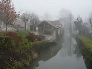 Le Tournevalude dans le village de Celles.