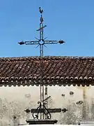 Croix de la Passion dans le bourg.