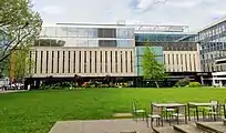 Bibliothèque centrale sur Queen's Lawn