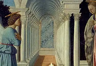 Peinture. Entre l'ange et la Vierge, un couloir part entre les colonnes et aboutit à une grande plaque de marbre.