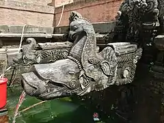 Fontaine en pierre à Patan
