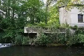 Ancien moulin devenu une usine hydroélectrique.