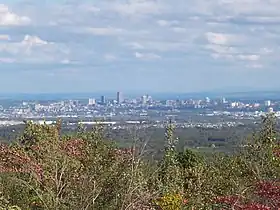 Le centre-ville de Québec vu depuis la montagne.