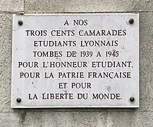 Plaque en l'honneur des étudiants morts au front