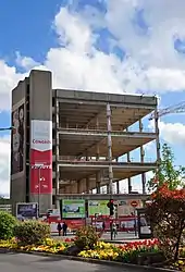 Le bâtiment en cours de travaux (avril 2012).