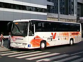 Un Irisbus Iliade no 227 de Céobus sur la ligne départementale 95.08 à la gare routière de Cergy-Préfecture.