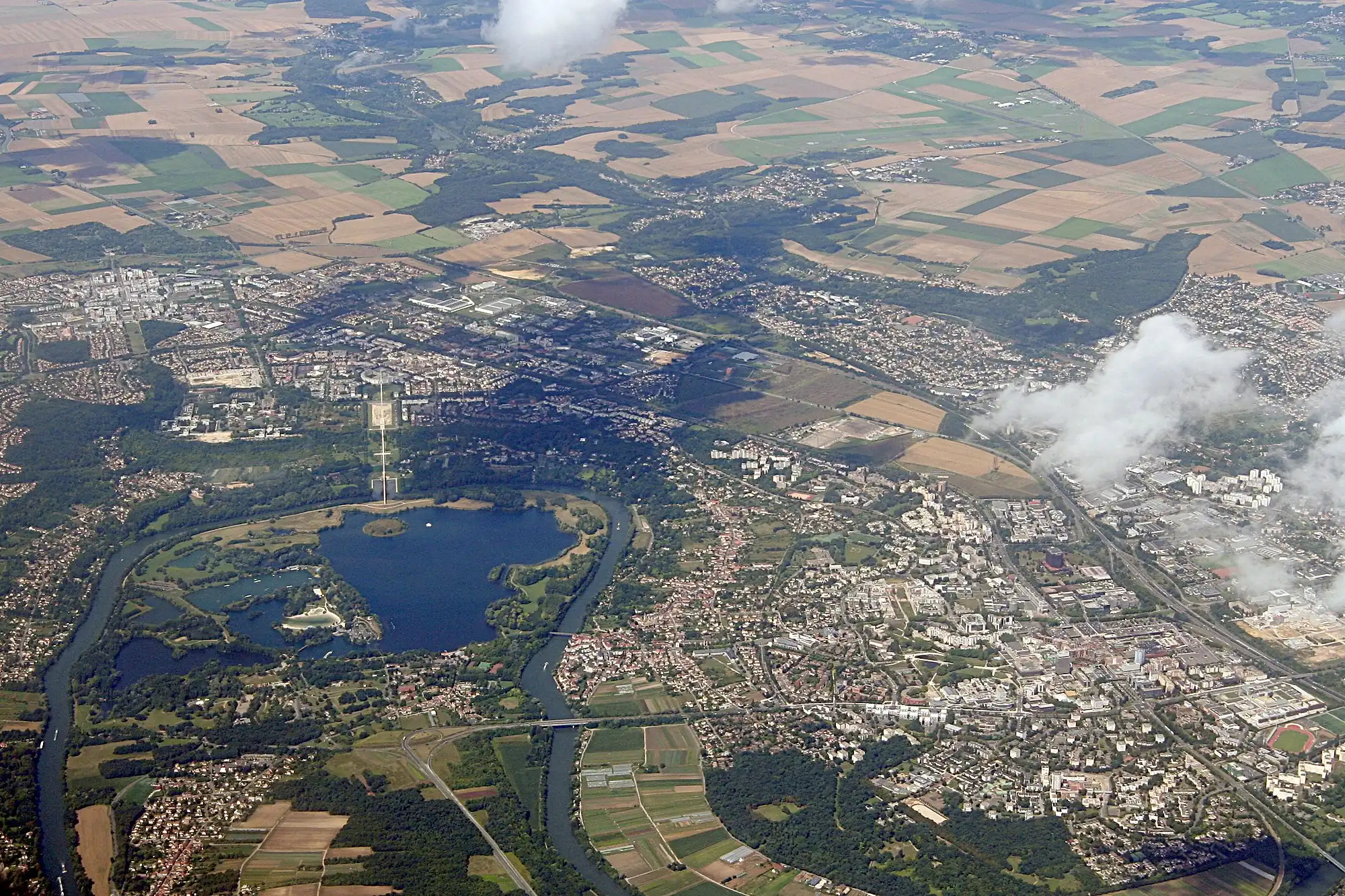 Photographie aérienne de Cergy-Pontoise après la fermeture du parc.