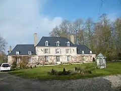 Château, près de l'église.