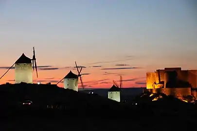 Moulins de Consuegra, nommés d'après des personnages du roman Don Quichotte, Castille-La Manche, Espagne.