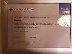 Certificat de citoyen d'honneur remis à Léo Major le 14 avril 2005 par le maire de Zwolle.