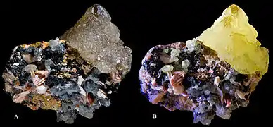 Mine de Mibladen (Maroc) (8 × 7,5 cm) A : Lumière du jour, B : Ultraviolet