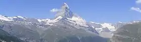 Le Cervin et le glacier de Zmutt situé à droite de la photographie