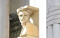 Buste de Cesare Battisti par Adolfo Wildt, sur le monument à la victoire, à Bolzano