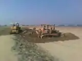 Étendage du sable en avril