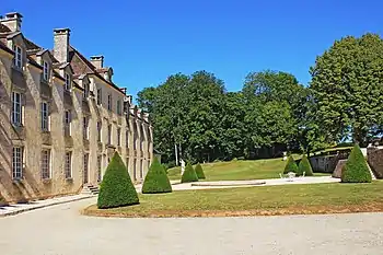 Jardins devant le château.