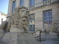 Lions de l'escalier.