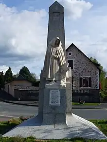 Monument aux morts« Monument aux morts de 1914-1918 à Châlus », sur À nos grands hommes