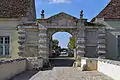 Porte de l'ancien château.