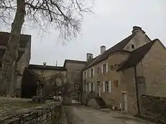 Porte de l'abbaye, et maison du Froid-Pignon du confesseur de l'abbaye