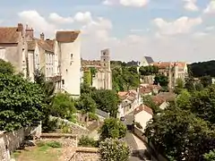 L'ancienne abbaye Saint-Séverin vue de la place du Larry.