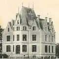 Le château de l'Anjouère à la Pouëze, façade sud, en 1910.