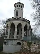 Ancien château d'eau à Gourjade.
