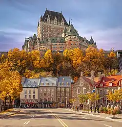 Château Frontenac vu de la rue du Marché-Champlain. Octobre 2020.